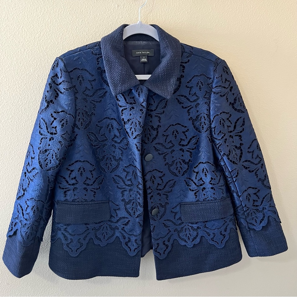 Ann Taylor Navy Blazer Suit Jacket Womens 2 Button Front Lace Overlay